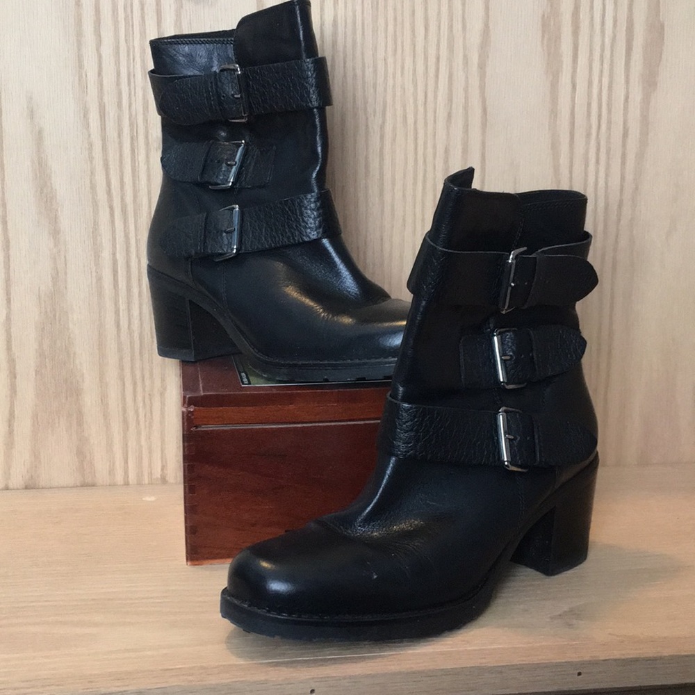 Clark’s black dress boots 9.5